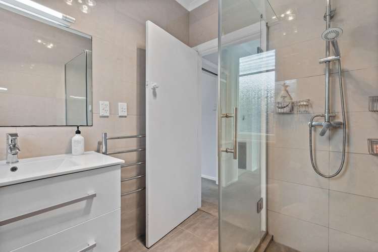 11 Craigbank Avenue New Lynn_12