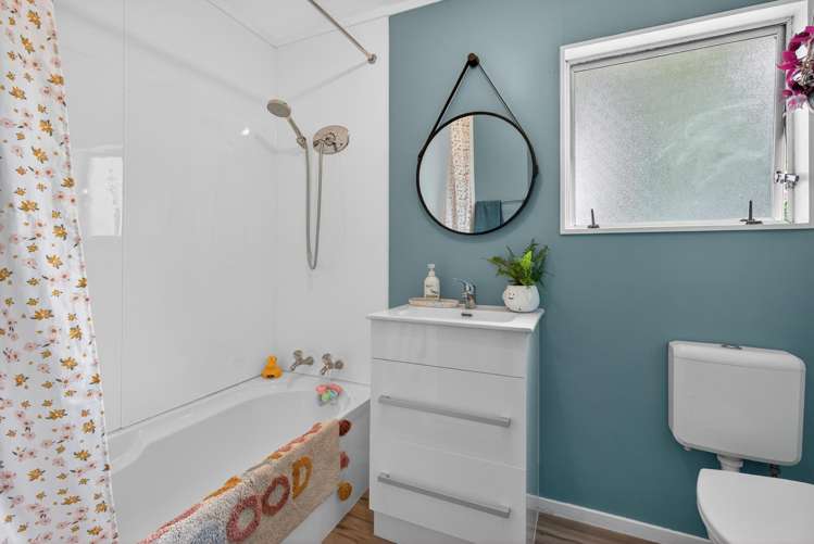 2 Takanini Grove Stokes Valley_13