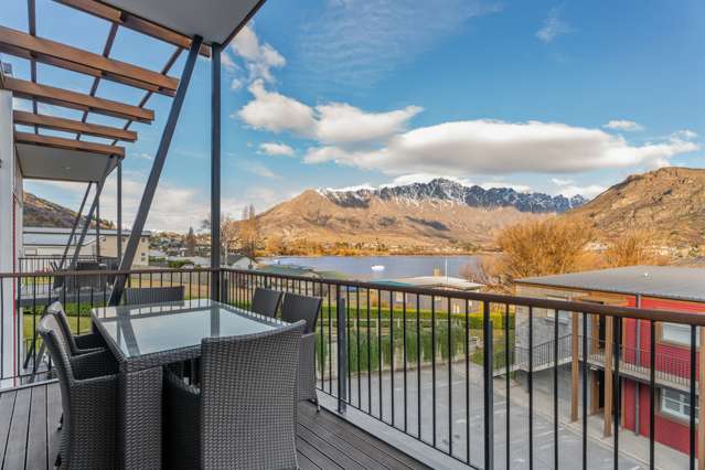 Marina Apartments: Your Lakeside Oasis