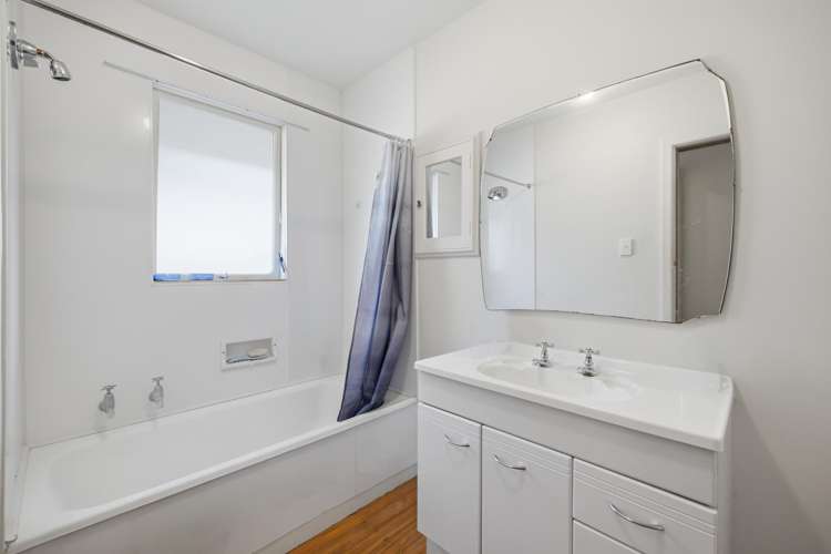 2/102 Wainoni Road Avondale_9