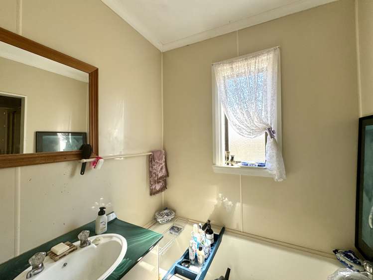 2 Lake Street Takapau_9