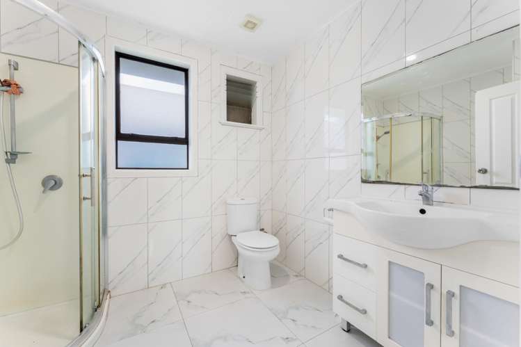 128 Cobham Crescent Kelston_11