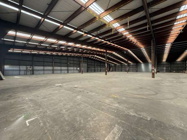 1800m&sup2; Warehouse With Large Secure Yard