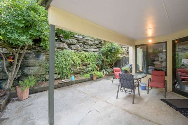 10a Cameron Place Fernhill/Sunshine Bay_2