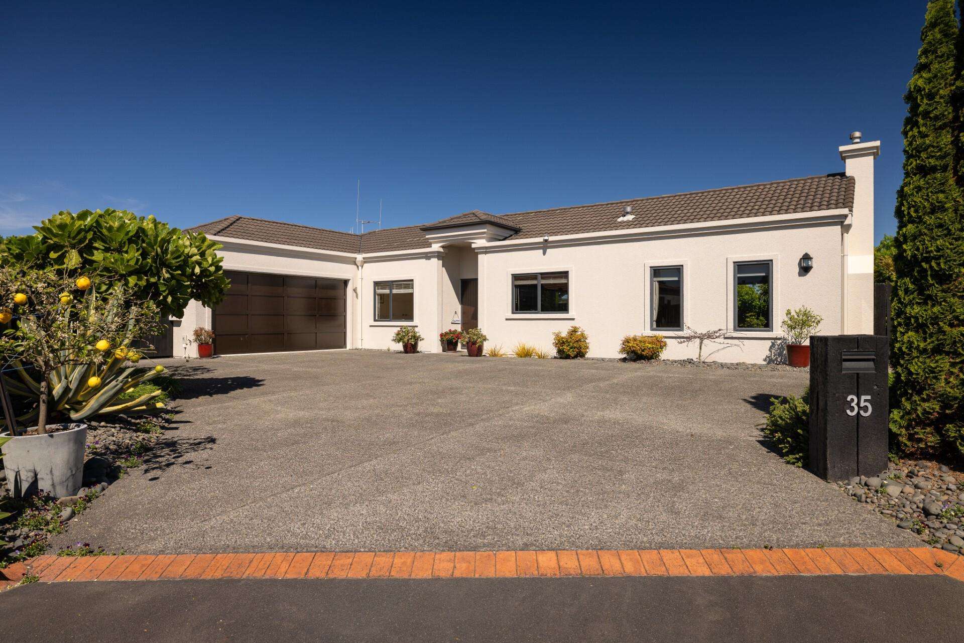 35 Mauritius Key Papamoa_0