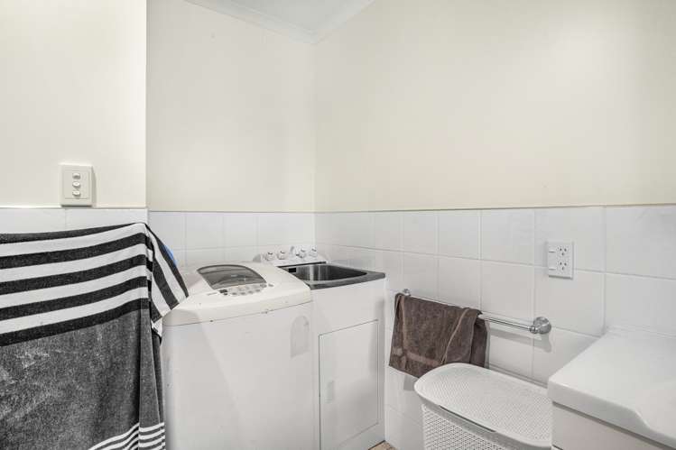 1/11 Topeka Grove Totara Park_8