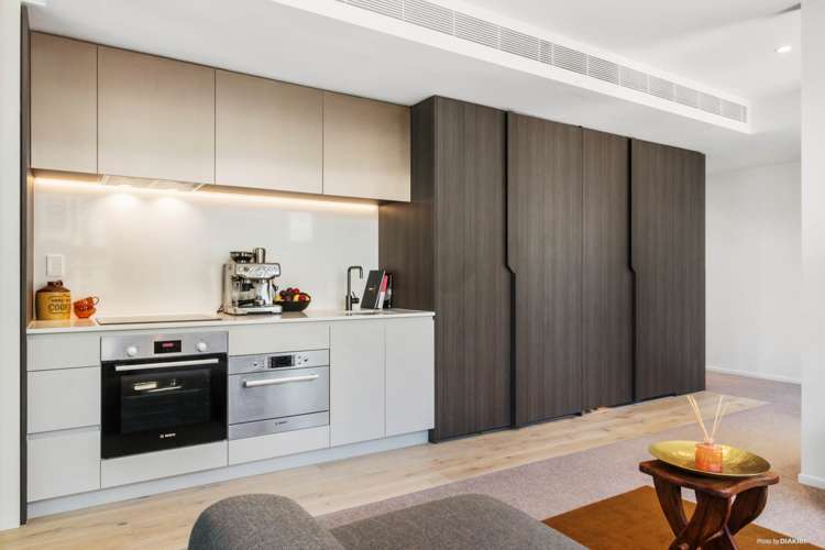 806/10 Commerce Street City Centre_4