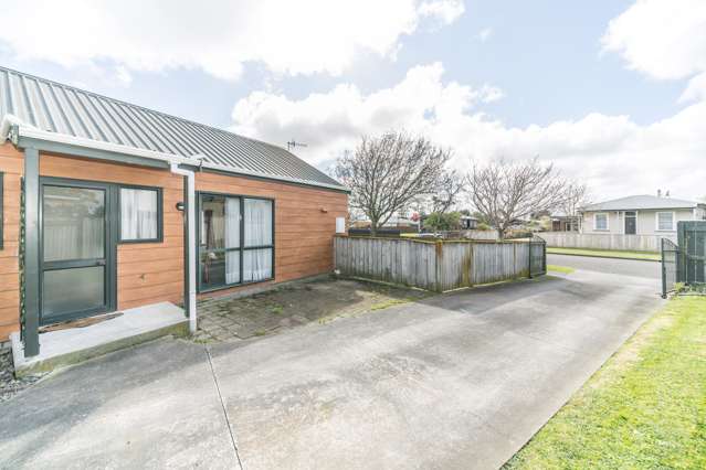 27 Charles Cross Street Longburn_3