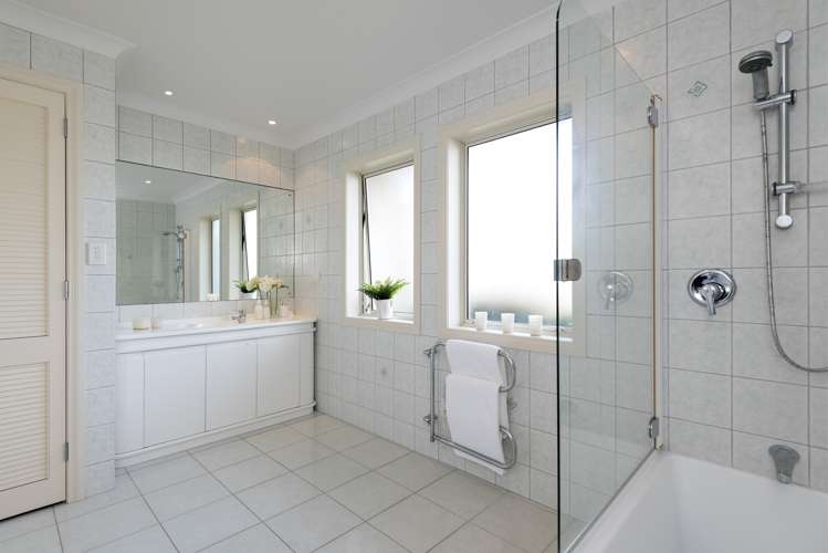 70 Bramley Drive Farm Cove_32