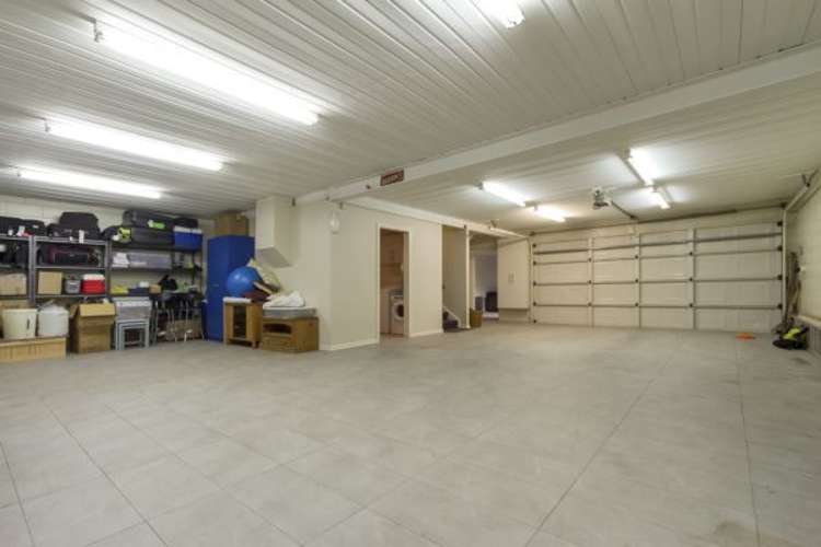 26 Oliver Twist Avenue Mellons Bay_17