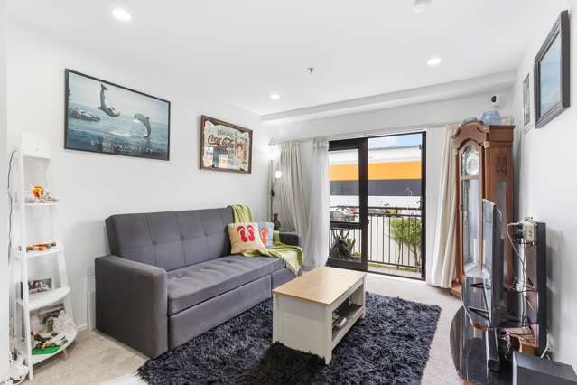 1q/10 Crown Lynn Place New Lynn_1