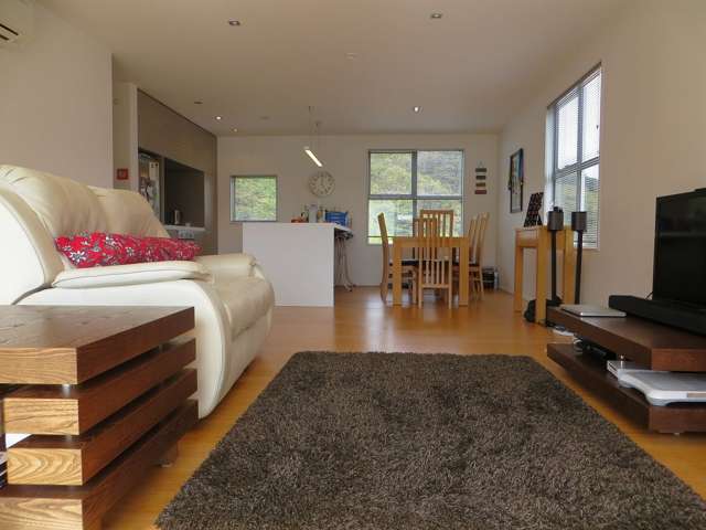 67 Saddleback Grove Karori_1