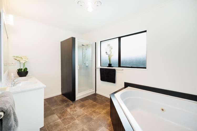 77 Pacific Drive Fitzherbert_16