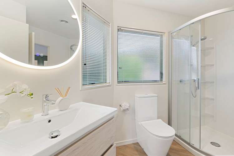 2/253 Wairau Road Totara Vale_13