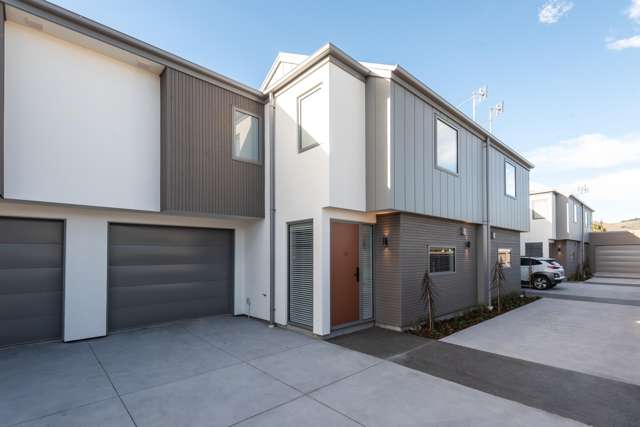 Priced To Sell - In Zone, In Style