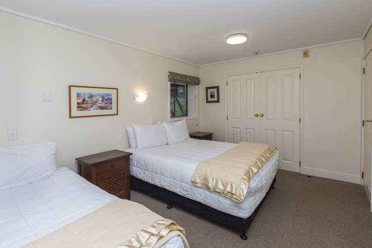 85e Beach Road Akaroa_16