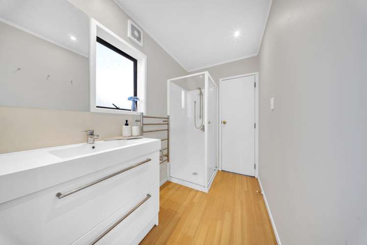 10 Janome Place Bucklands Beach_21