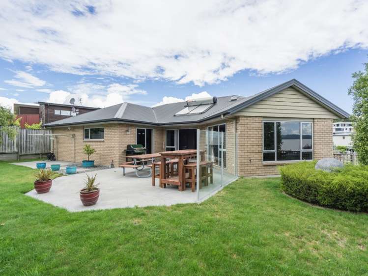 17 Coprosma Crescent Waipahihi_15