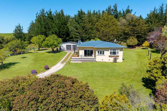 Rural Retreat with Stunning Views – Ideal Starter Lifestyle