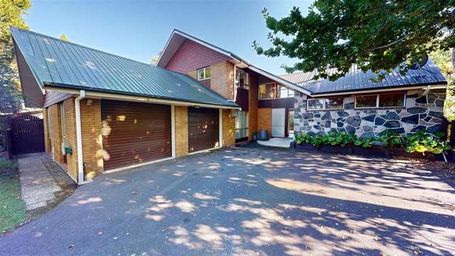 Prime Position, Privacy & IMMEDIATE POSSESSION!