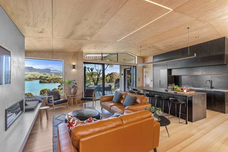 21 Point Street Raglan_18