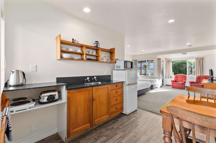 87 Commercial Street Takaka_10