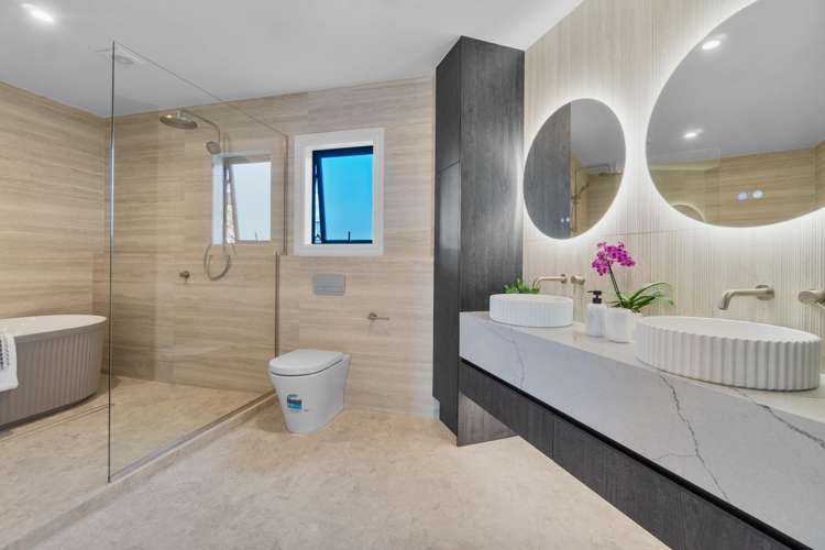 2/21 Eastcliffe Road Castor Bay_20