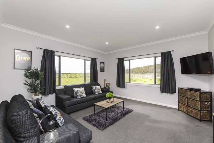 161 Spur Road West Feilding_12