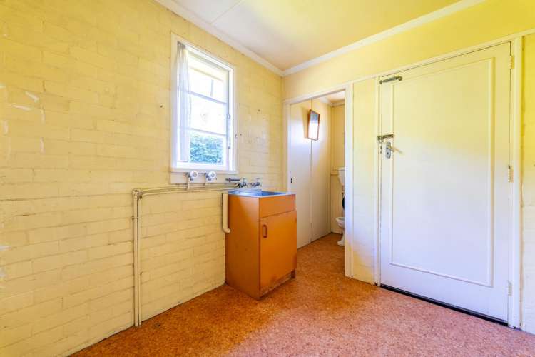 1 & 2/28 Nile Street Highfield_15