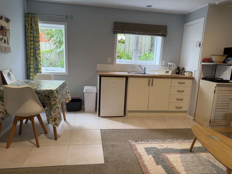 13 Colmar Road Mellons Bay_32