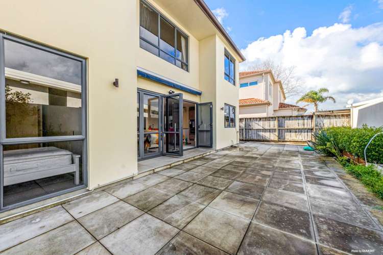 5 Villa Court Eastern Beach_11