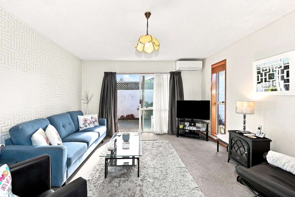Spacious, Sunny & Easy-Care Living 5