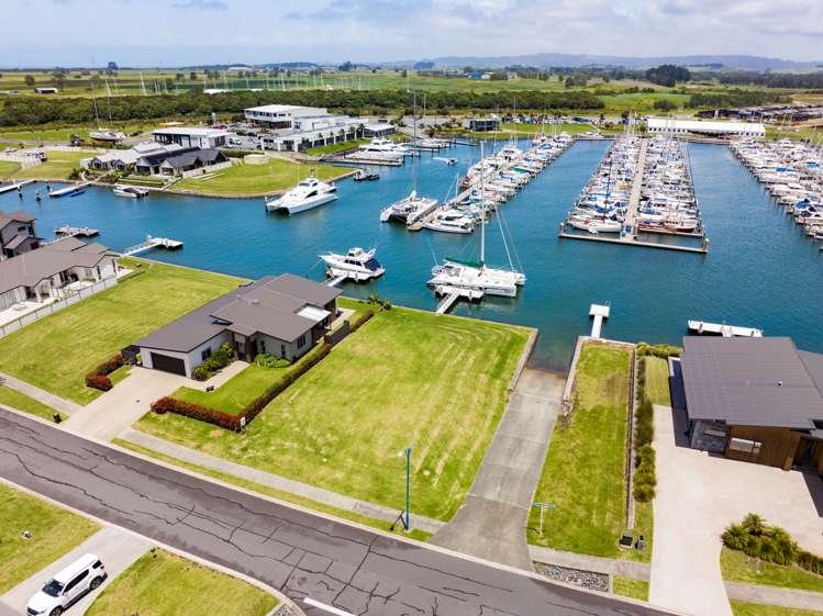 12 Finch Street One Tree Point_11