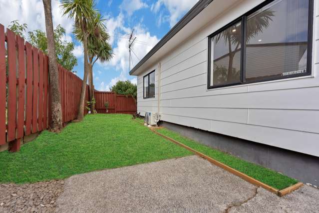2/81 Harmel Road Glendene_3