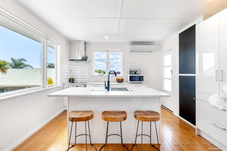 293 Glengarry Road Glen Eden_1