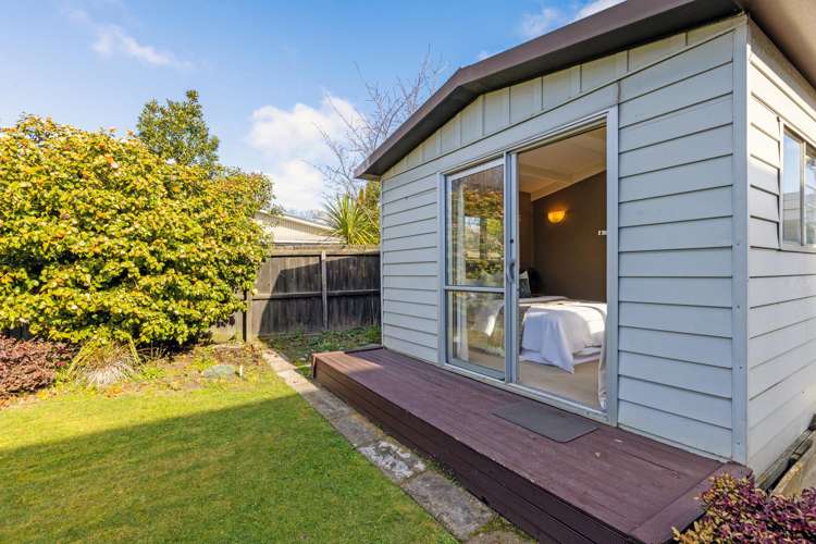 42b Delaware Crescent Russley_11