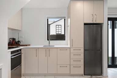 2/41 Gracefield Avenue_2
