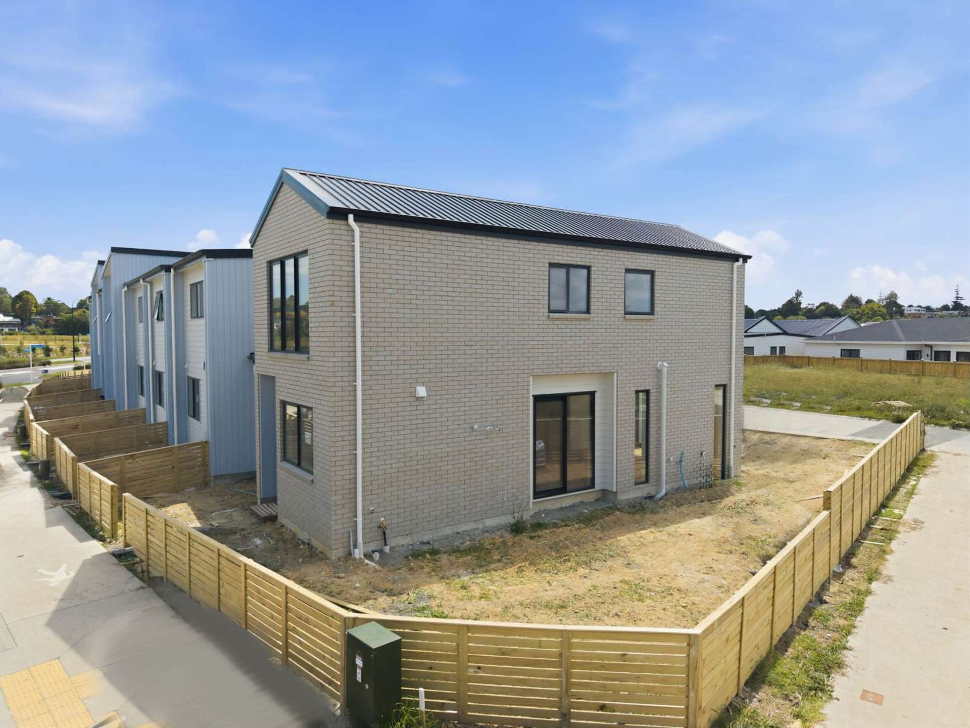 Unit 1/97 Otuwairoa Esplanade Papakura_0