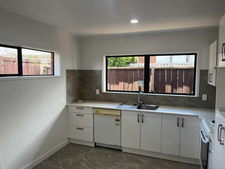 2/107 Moore Street Howick_5