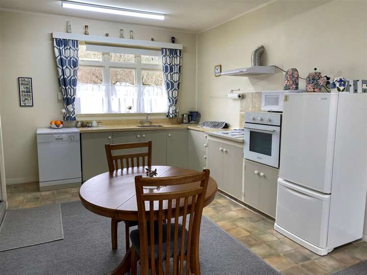 2 Sinnamon Street Reefton_8