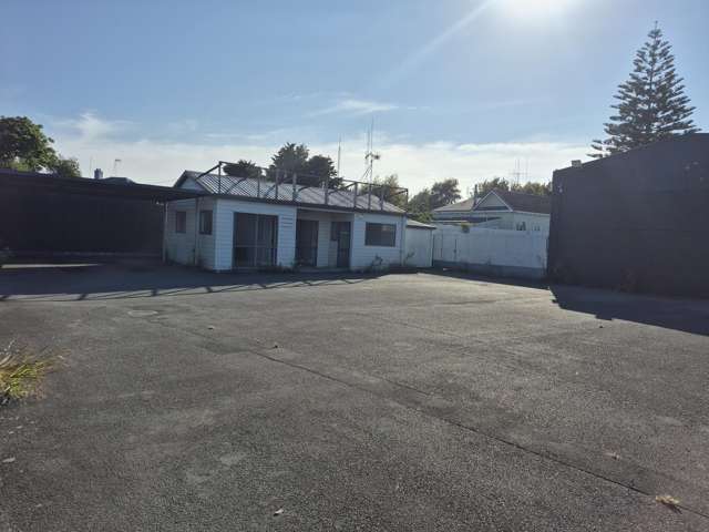 Car Yard Location That Sells Itself!