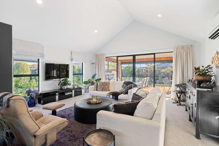 12 Spitfire Drive Burleigh_17