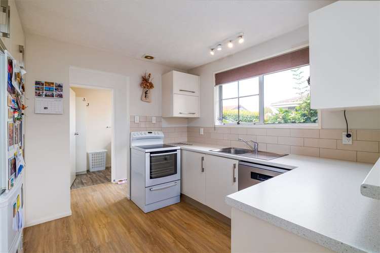 4 Karnak Crescent Russley_6