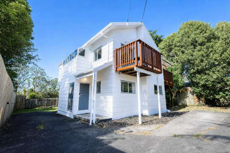 2/13 Fairclough Road Beach Haven_1