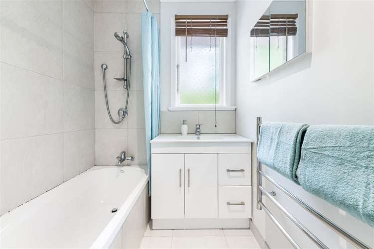 18 Aronui Terrace Kelston_15