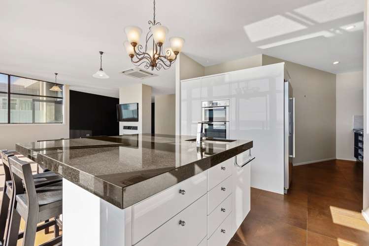 16 Woolcombe Terrace New Plymouth Central_15