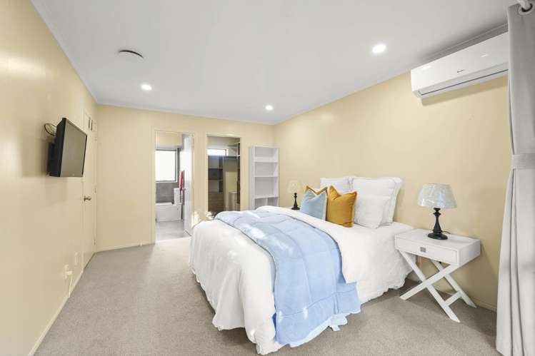 2/20 Beach Road Mellons Bay_13