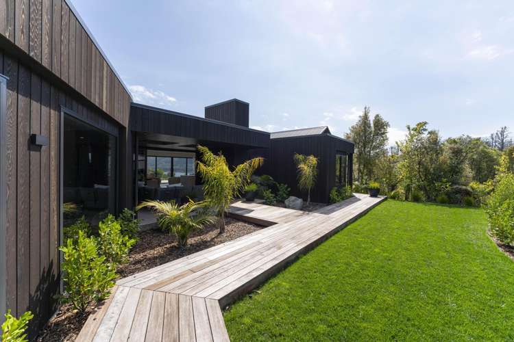 33 Whakamoenga Point Acacia Bay_22