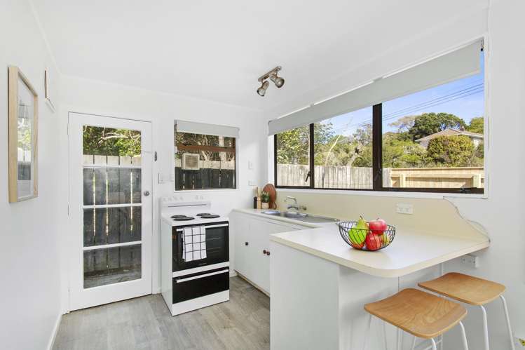 55A Collins Avenue Tawa_8