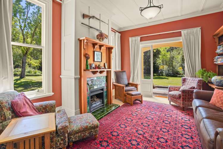 697 Leader Road East Parnassus_10